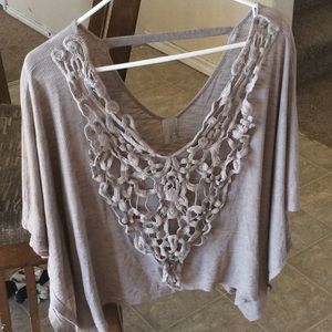 Vanity  Flowing shirt size med, bogo clearance